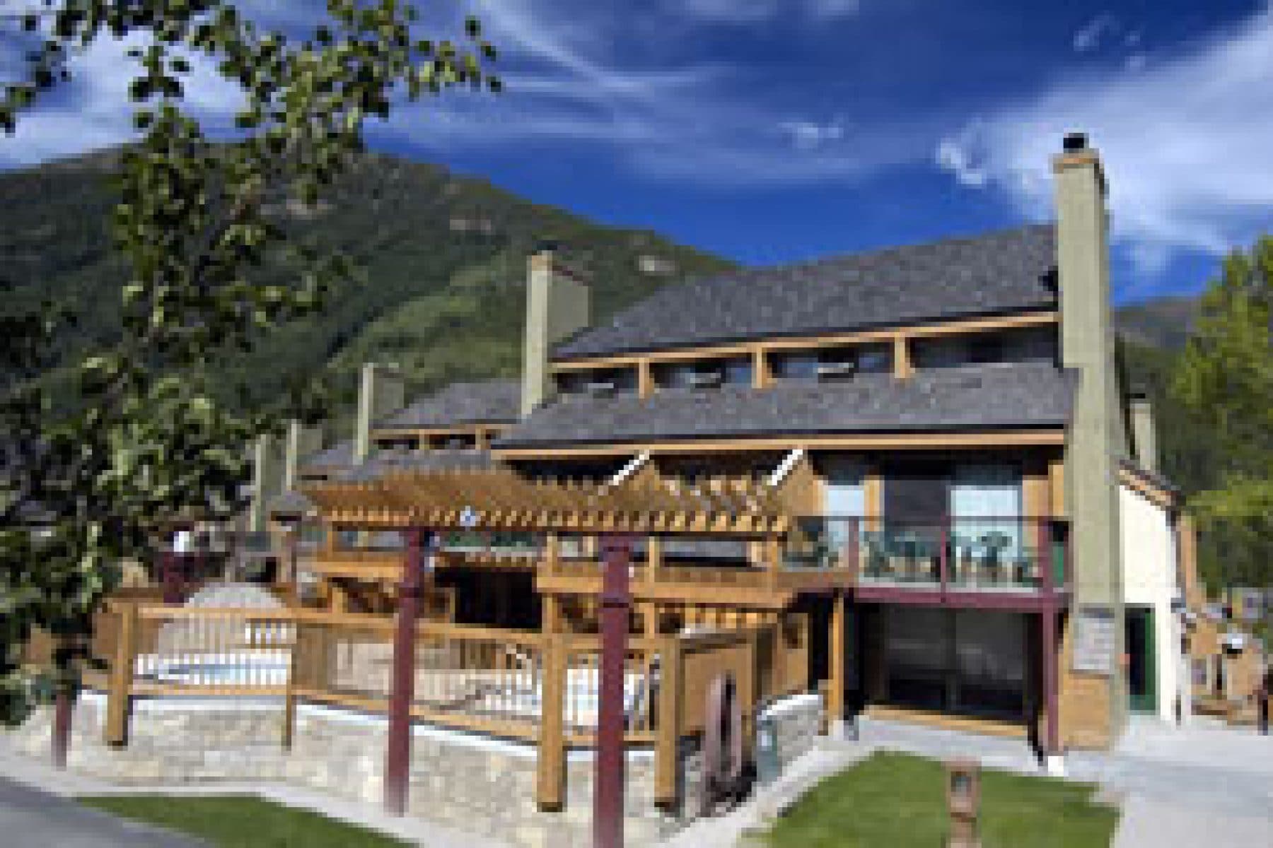 Fairmont Creek Vacation Rentals - Invermere Panorama