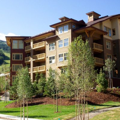 Peaks Lodge